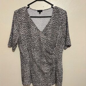 Talbots Leopard Print Top Womens Medium V Neck Ruched Stretch Rayon Blouse
